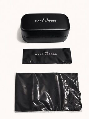 Marc Jacobs Unisex Sunglass Case Set